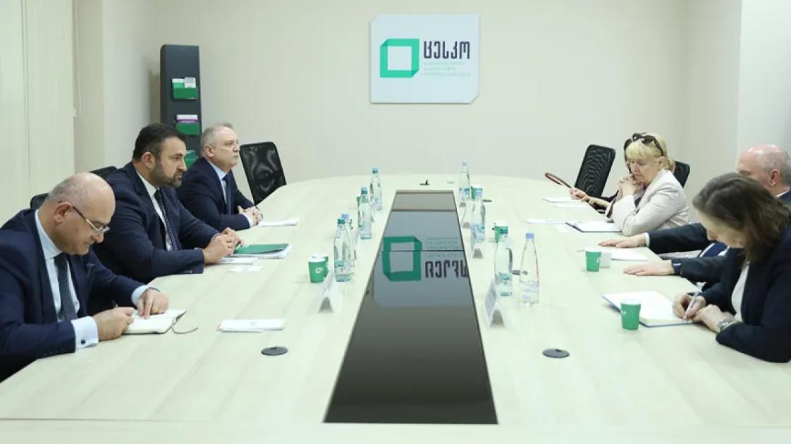 main-img