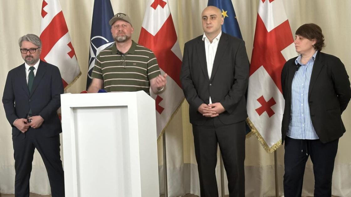 main-img