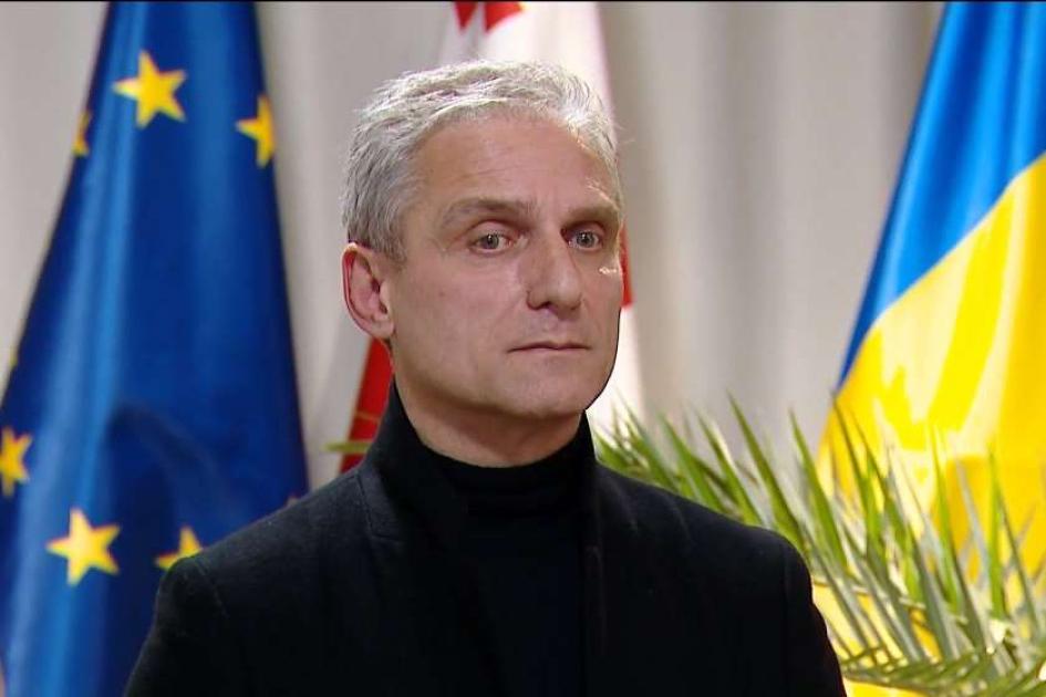 main-img