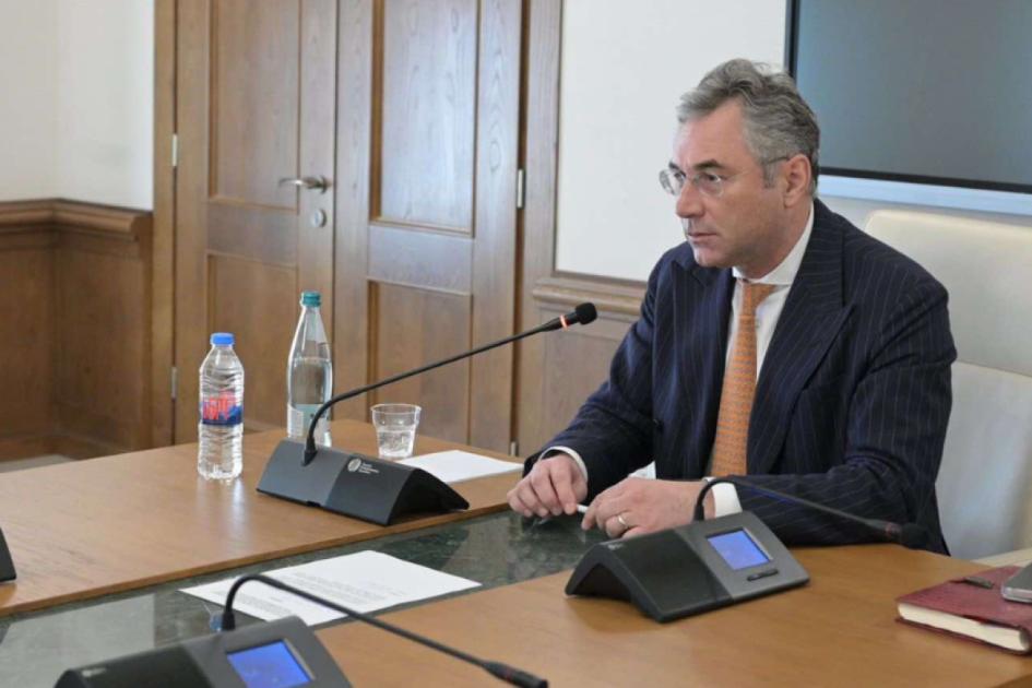 main-img