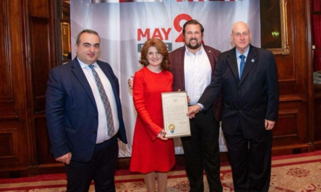 main-img