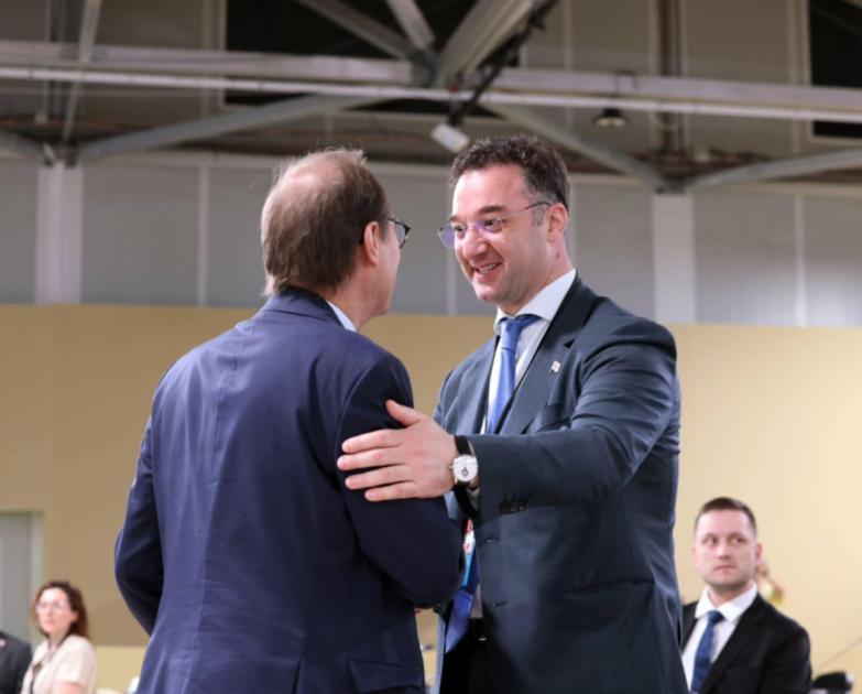 main-img