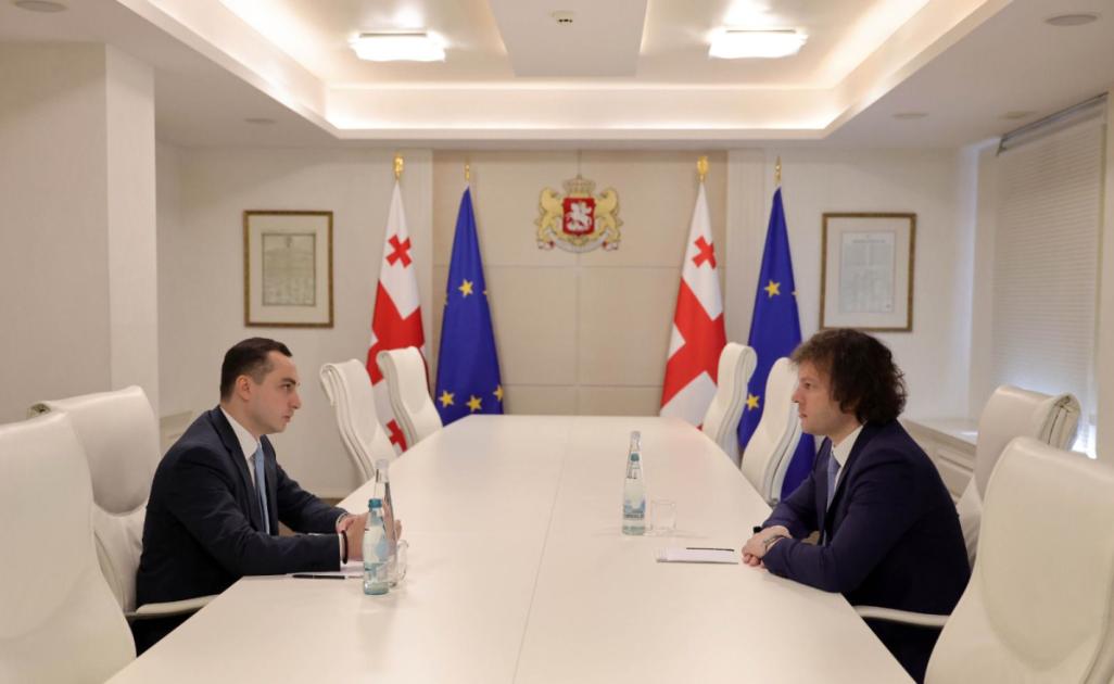 main-img
