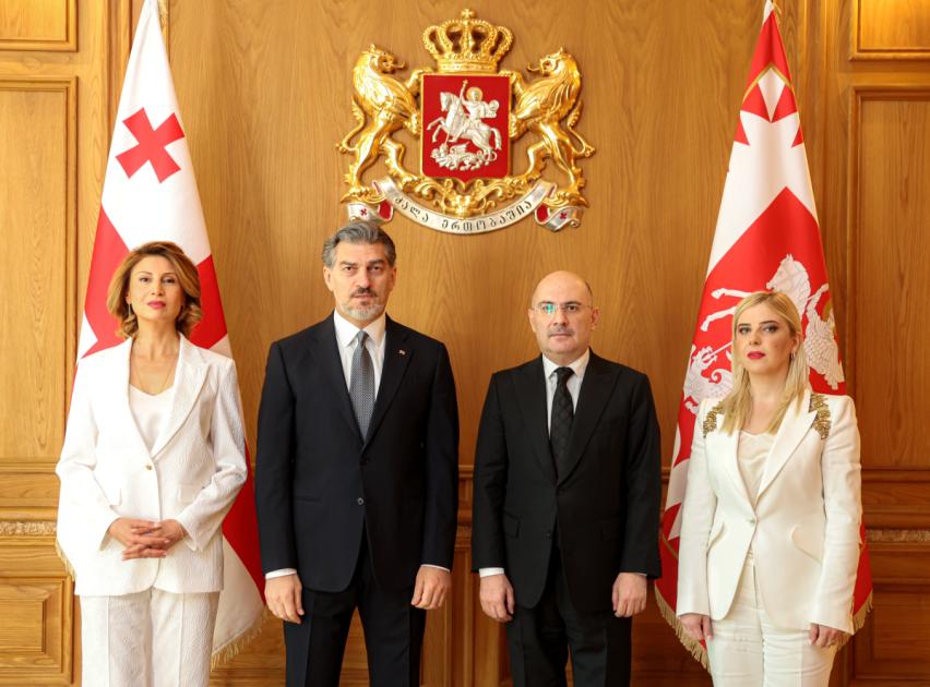 main-img
