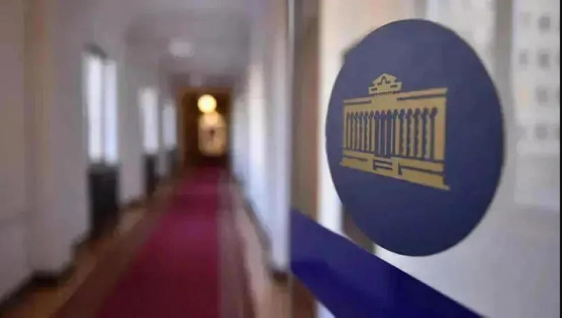 left-slider-image