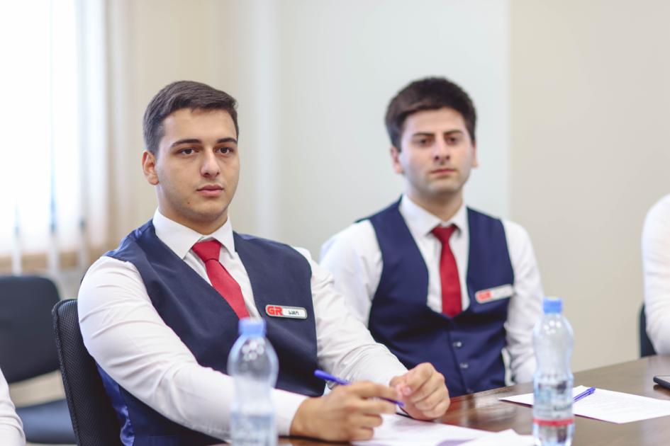 main-img