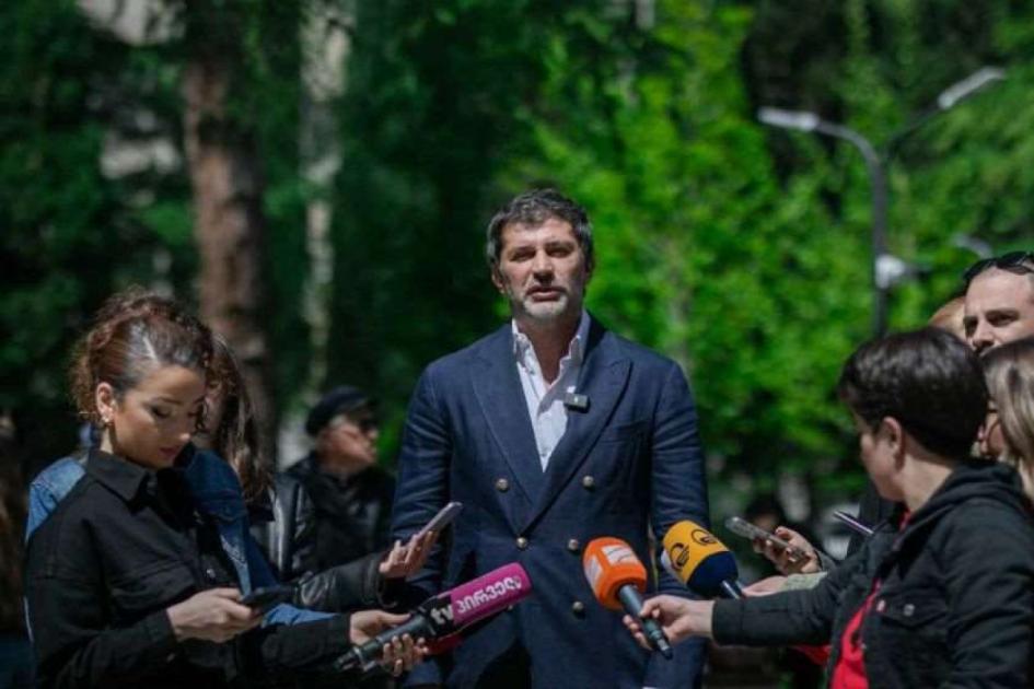 main-img