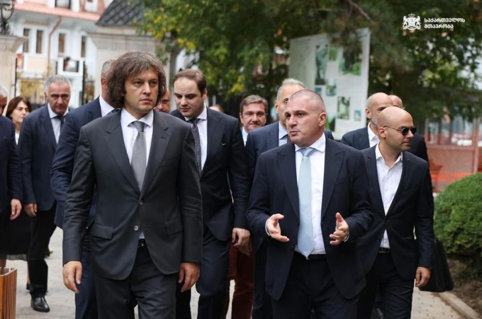 main-img