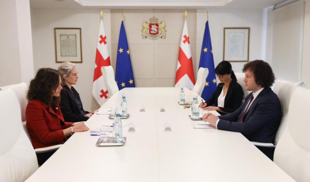 main-img