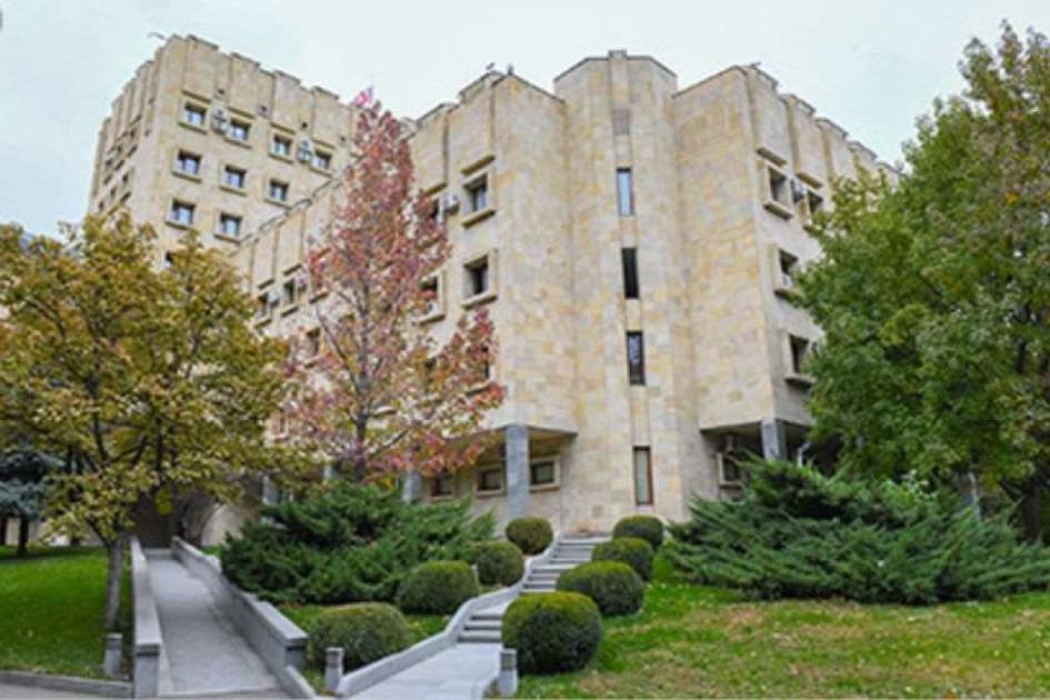 main-img
