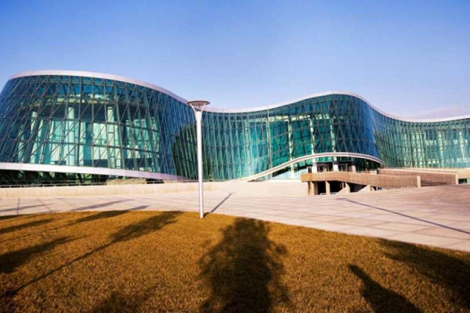 left-slider-image