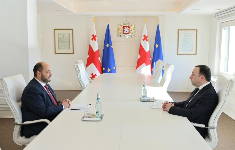 main-img
