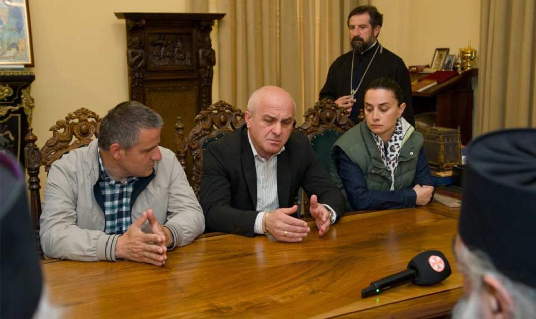 left-slider-image