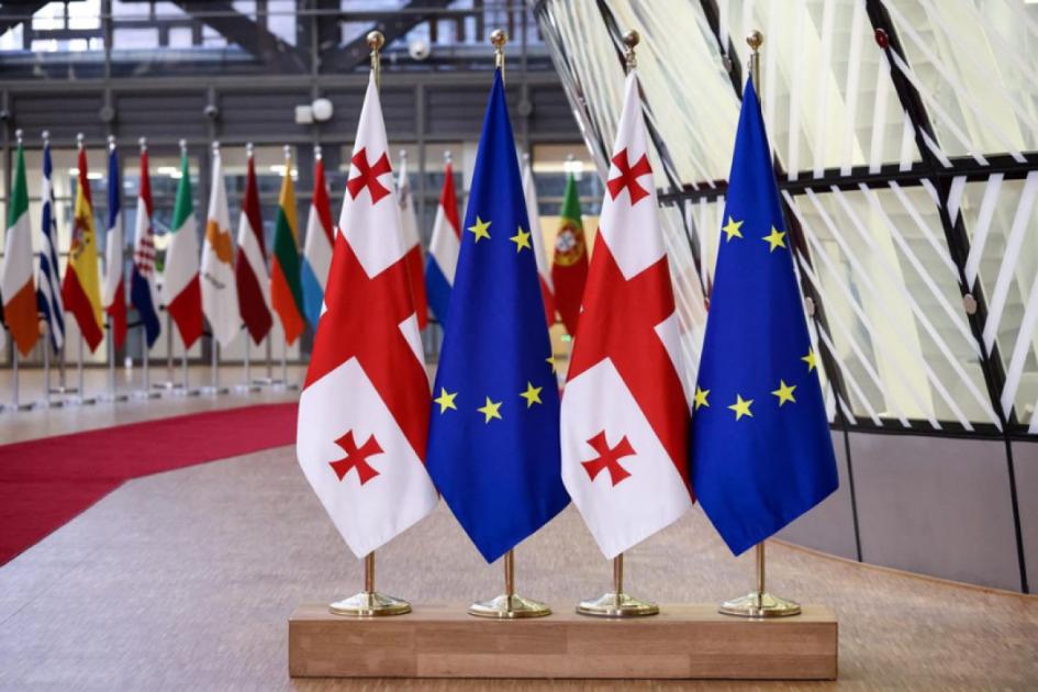 left-slider-image