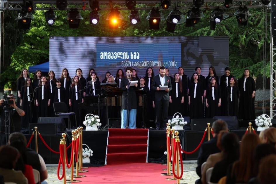 main-img
