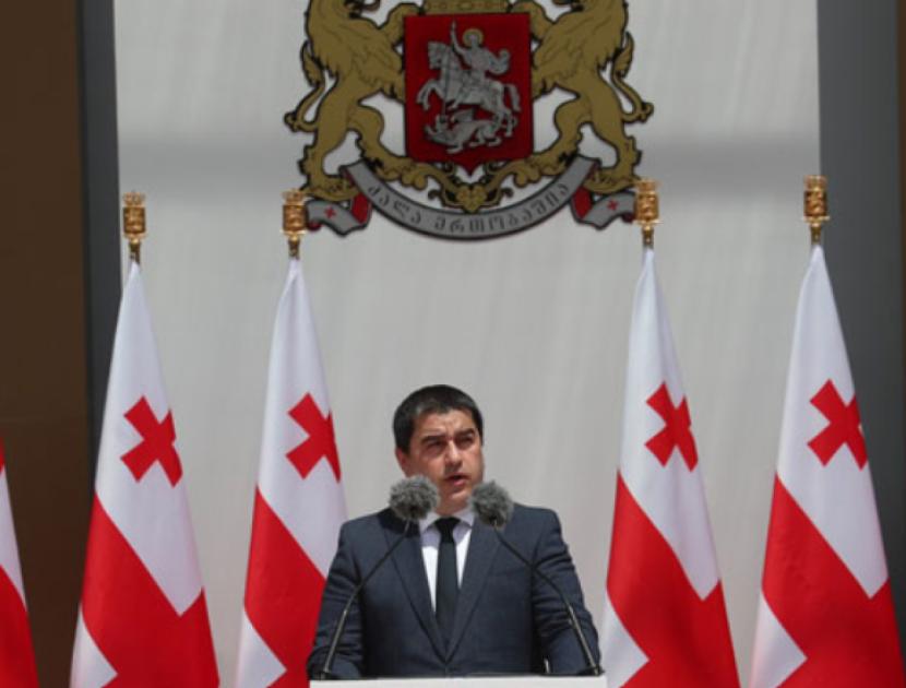left-slider-image