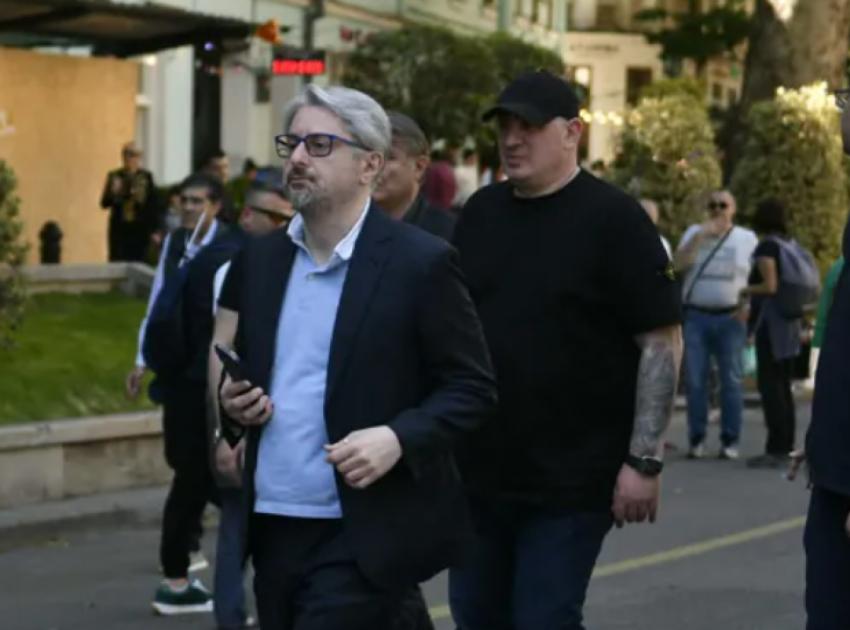 main-img