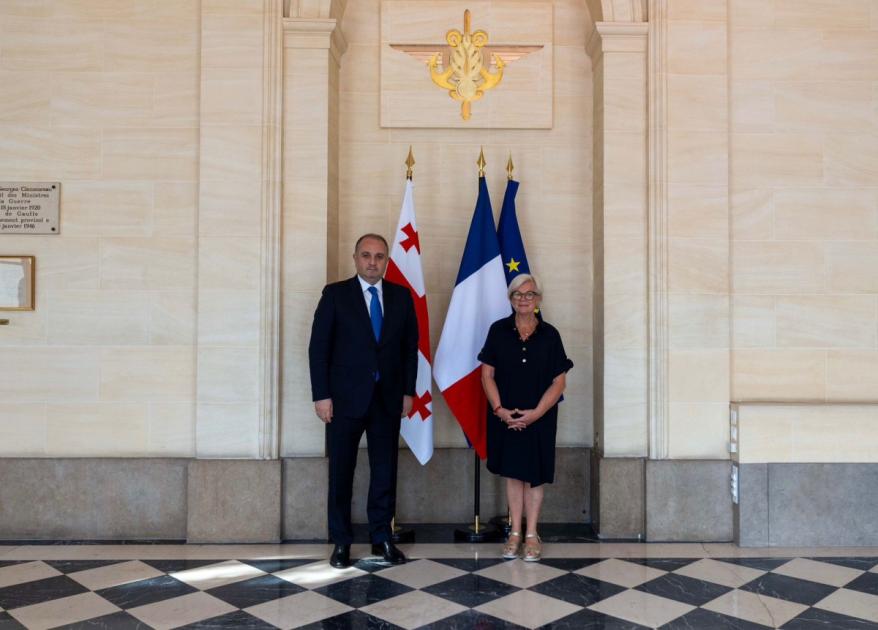 main-img