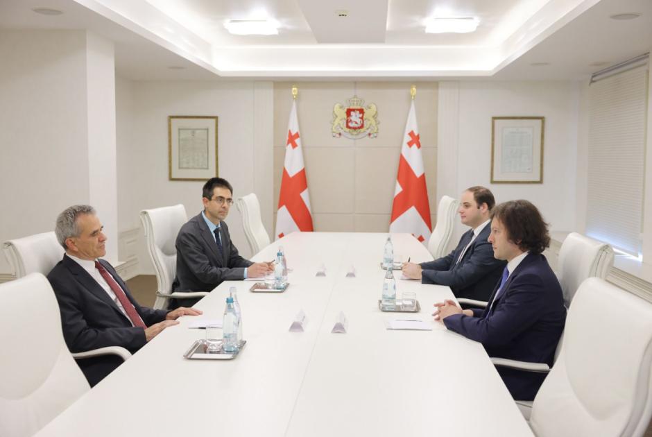main-img