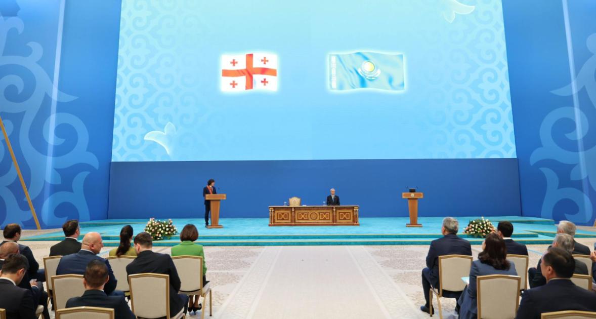 left-slider-image