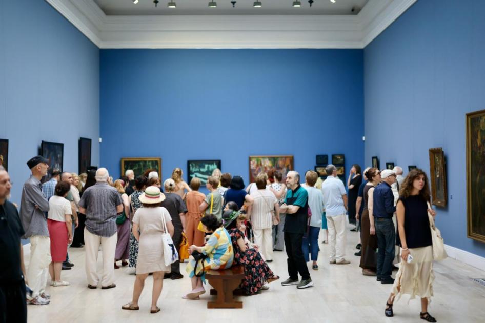 left-slider-image