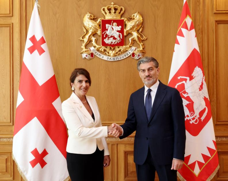 main-img