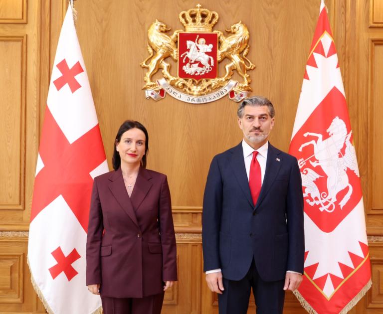 main-img
