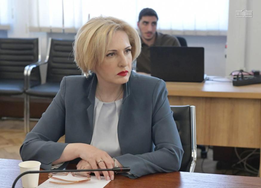 main-img