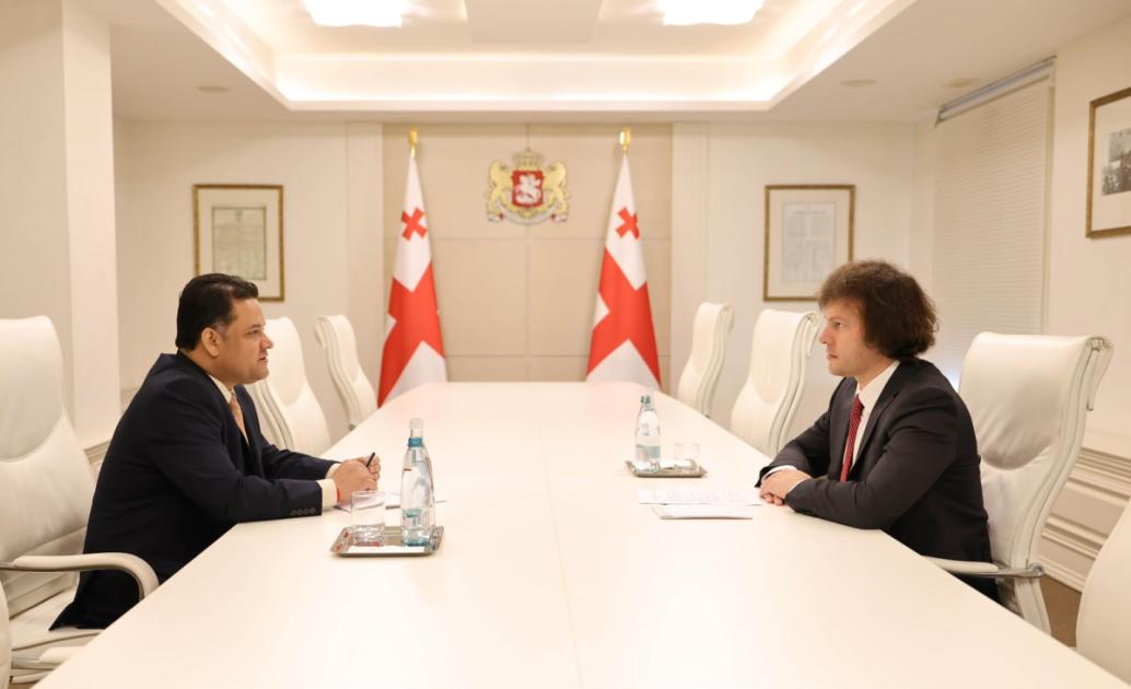 main-img