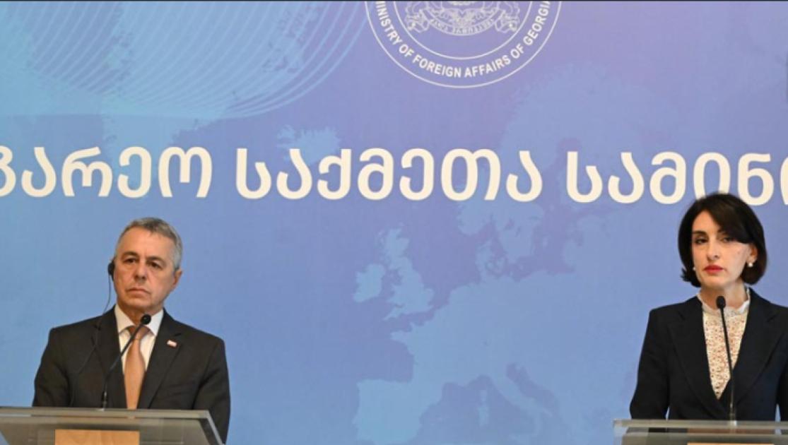 left-slider-image