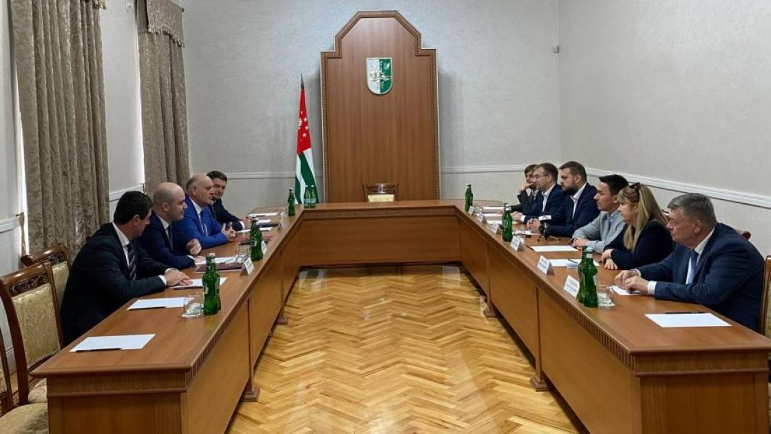 main-img