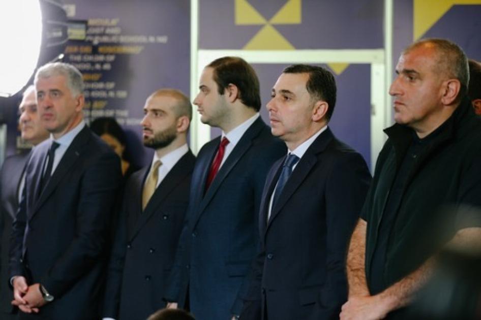 main-img