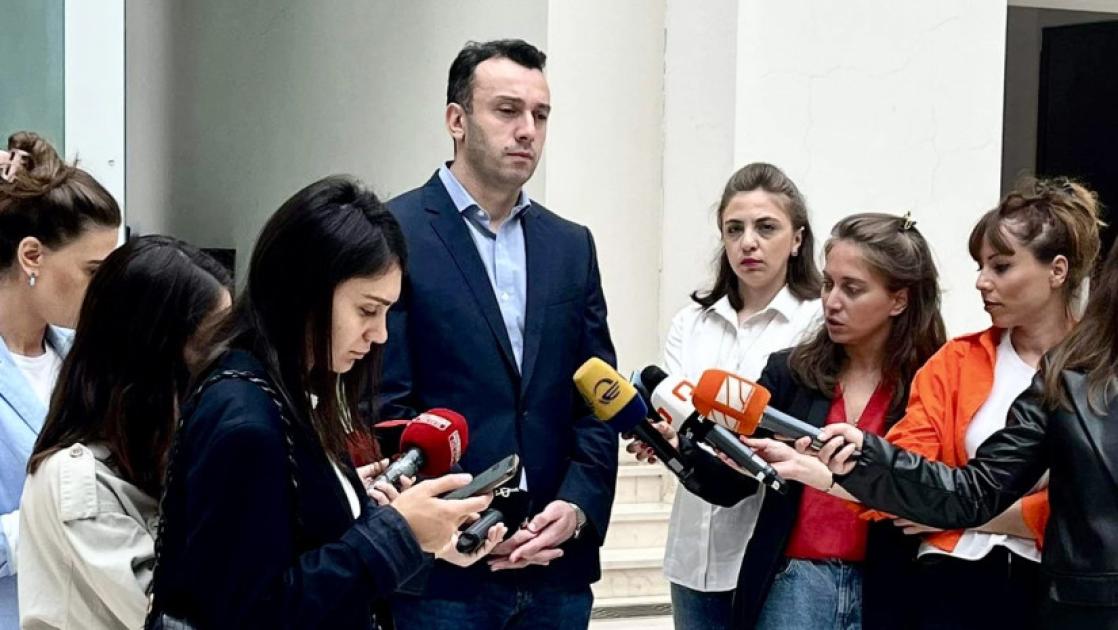 main-img