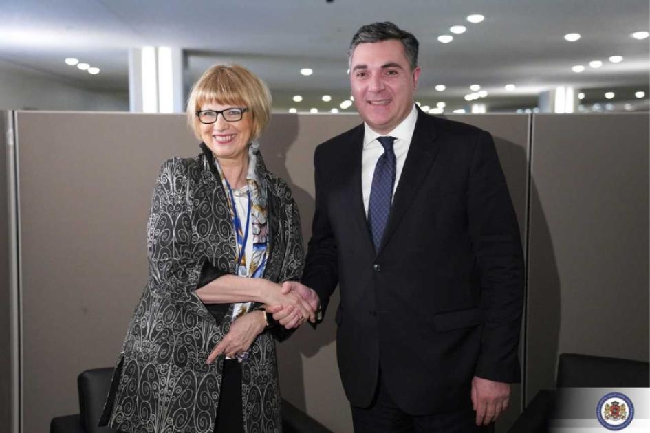main-img