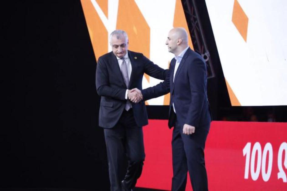 main-img