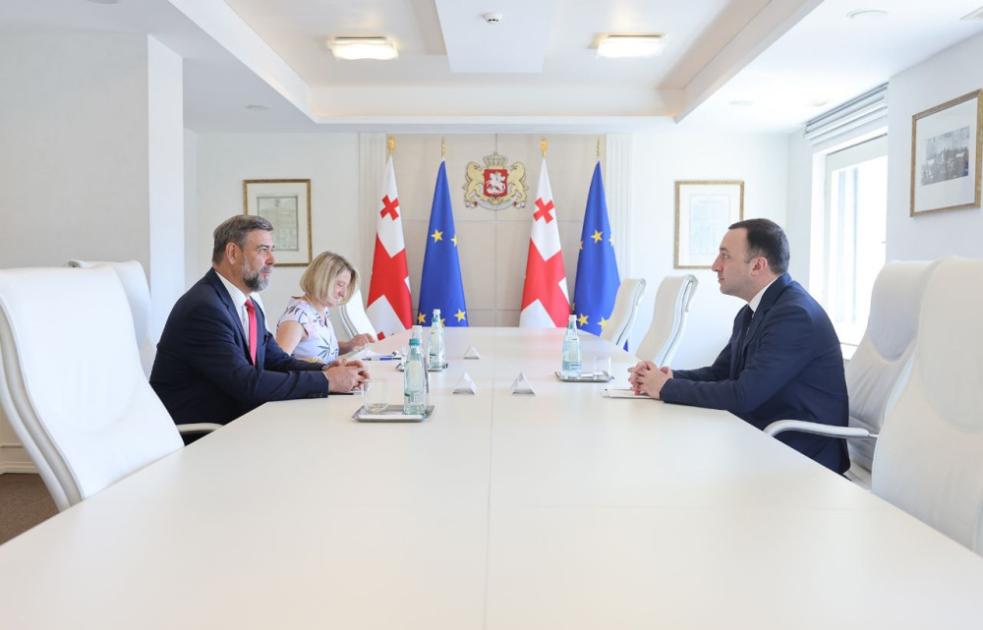 main-img