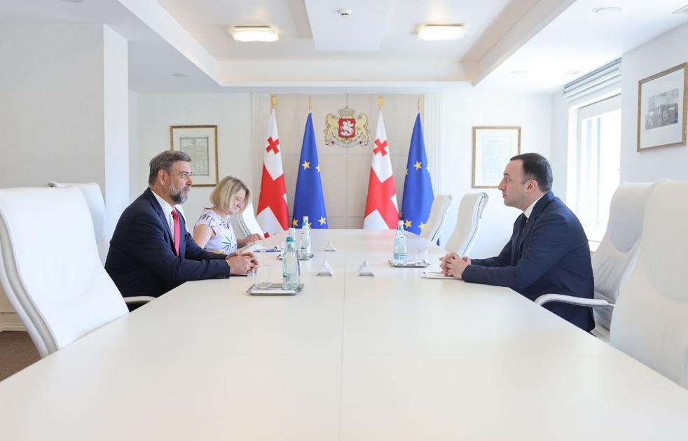 main-img