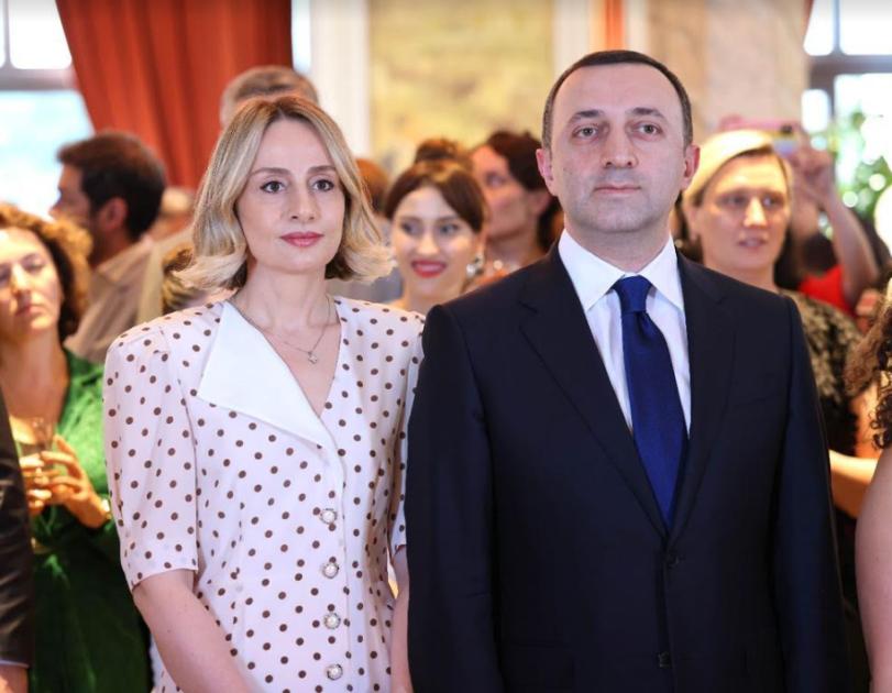 main-img
