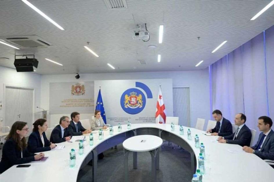 main-img