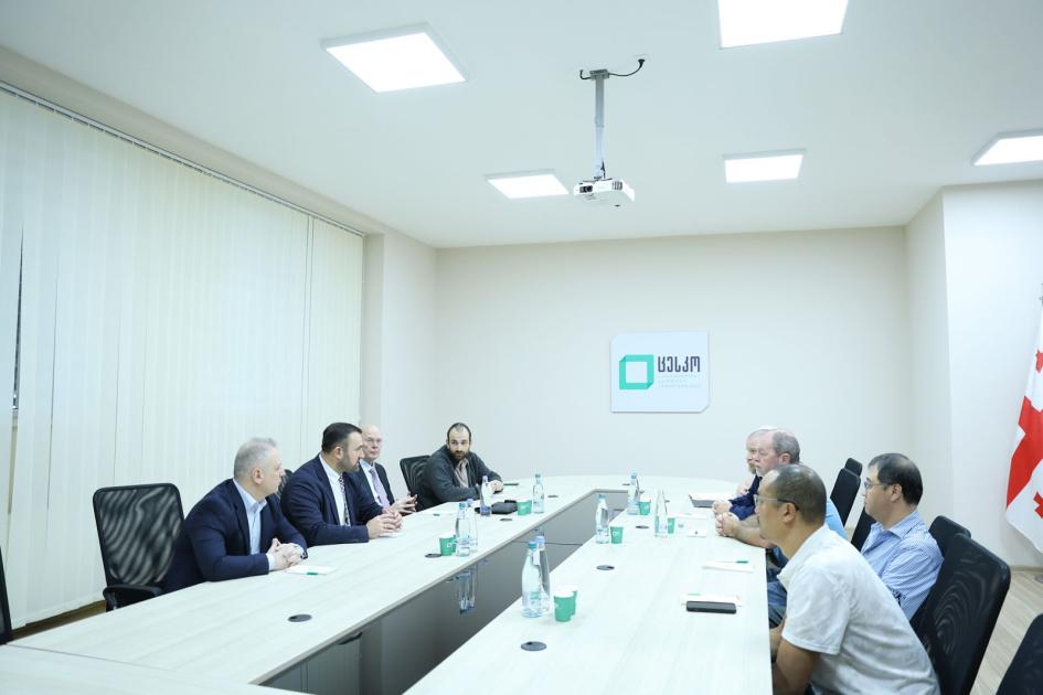 main-img