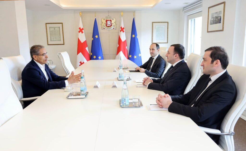 main-img
