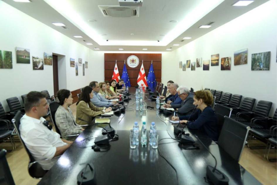 main-img