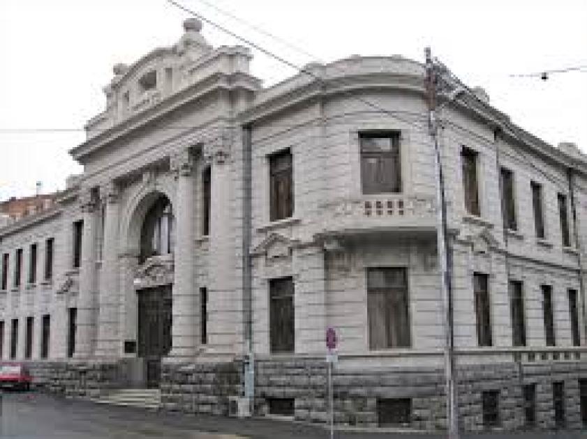 main-img