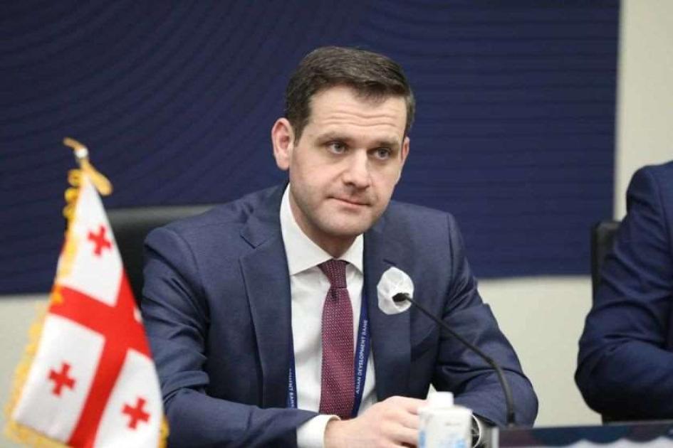 main-img