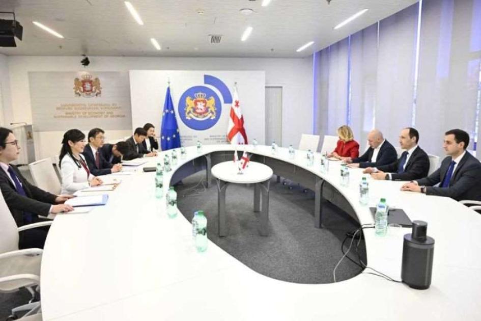 main-img