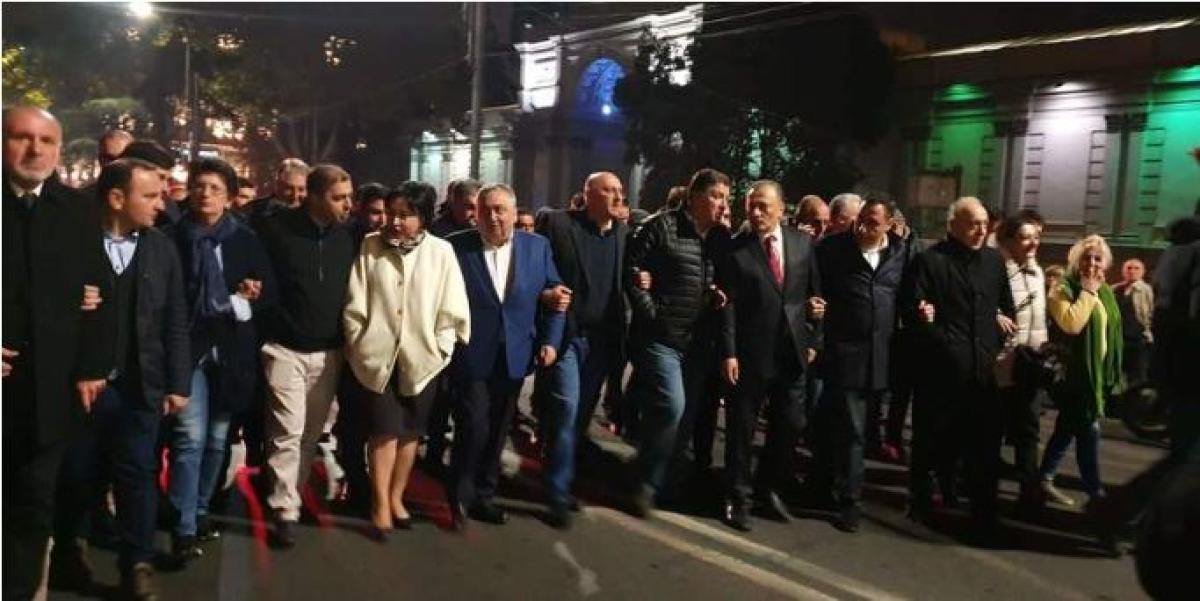 main-img