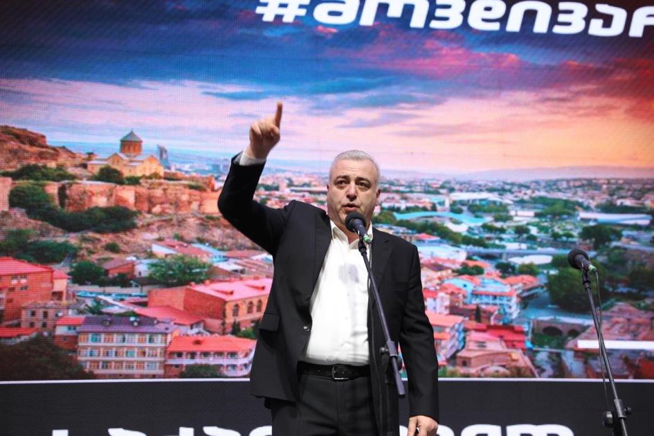 main-img