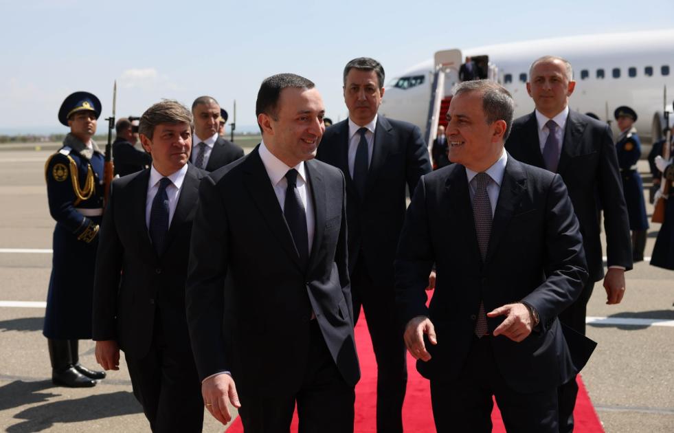 main-img