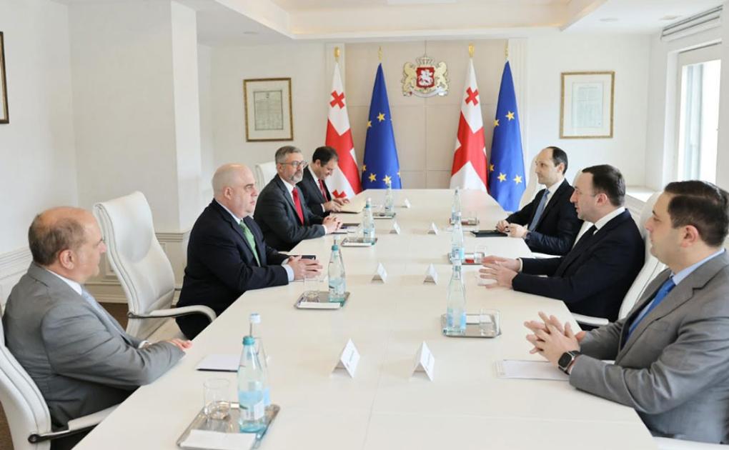 main-img
