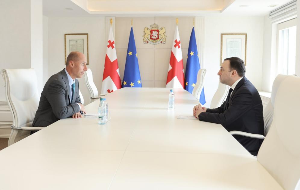 main-img